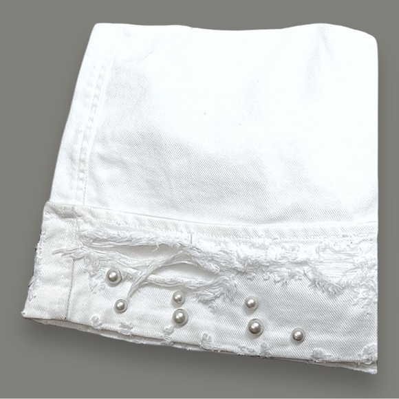 ZARA DENIM WHITE DISTRESSED MINI SKIRT EMBELLISHED WITH WITH PEARLS SZ SM NWT - Picture 5 of 10